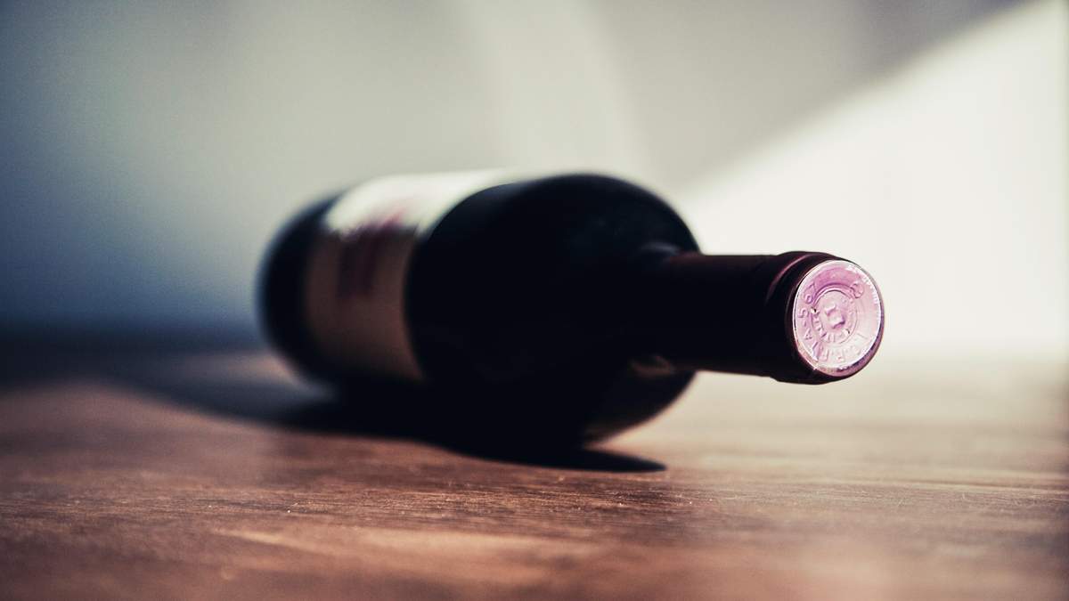 Как правильно выбрать вино в подарок: полезные советы