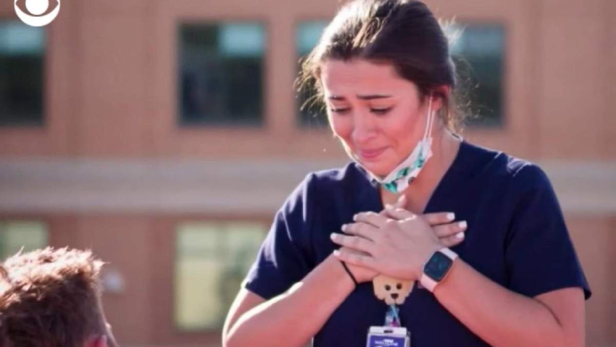Медсестрі зробили пропозицію просто на даху лікарні: зворушливе відео - Life