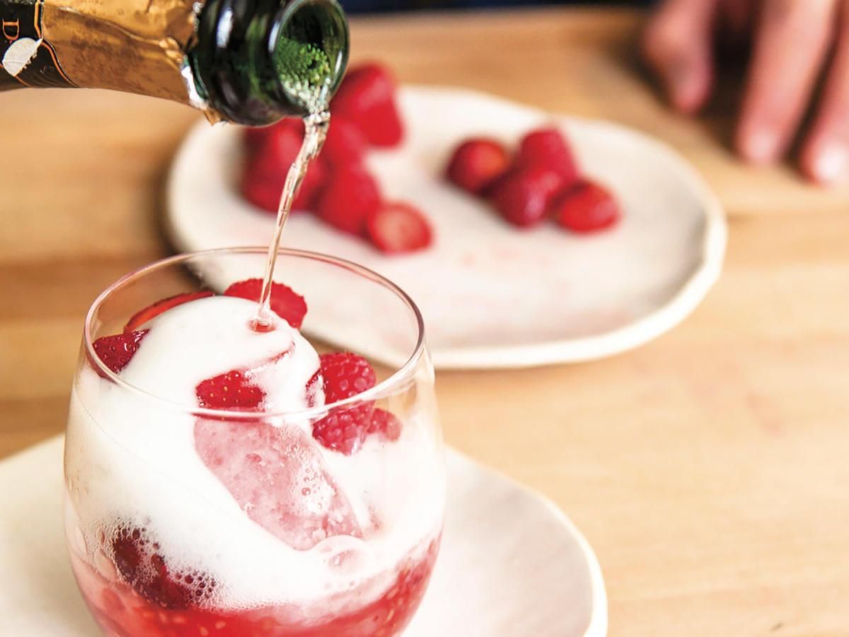 Коктейлі з шампанським: рецепти для дому Коктейлі з шампанським: рецепти для дому