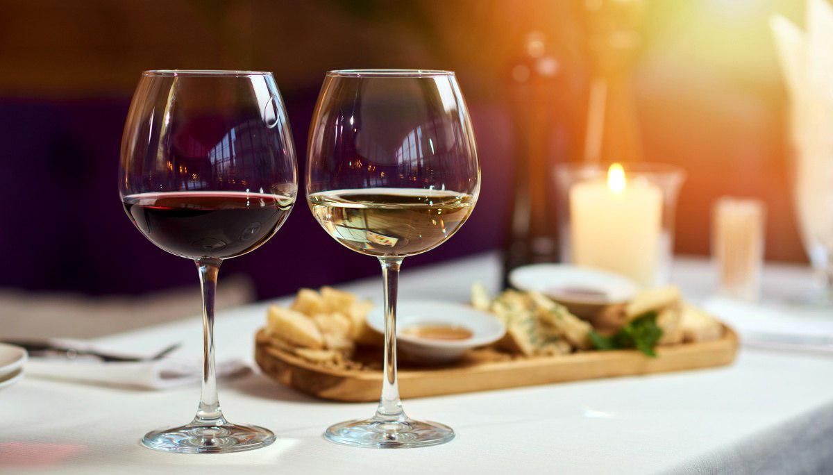 З чим можна поєднувати червоні та білі вина З чим можна поєднувати червоні та білі вина