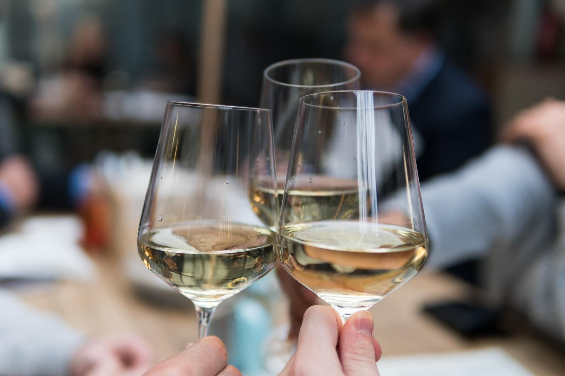 Безалкогольное вино: что это такое и как его производят