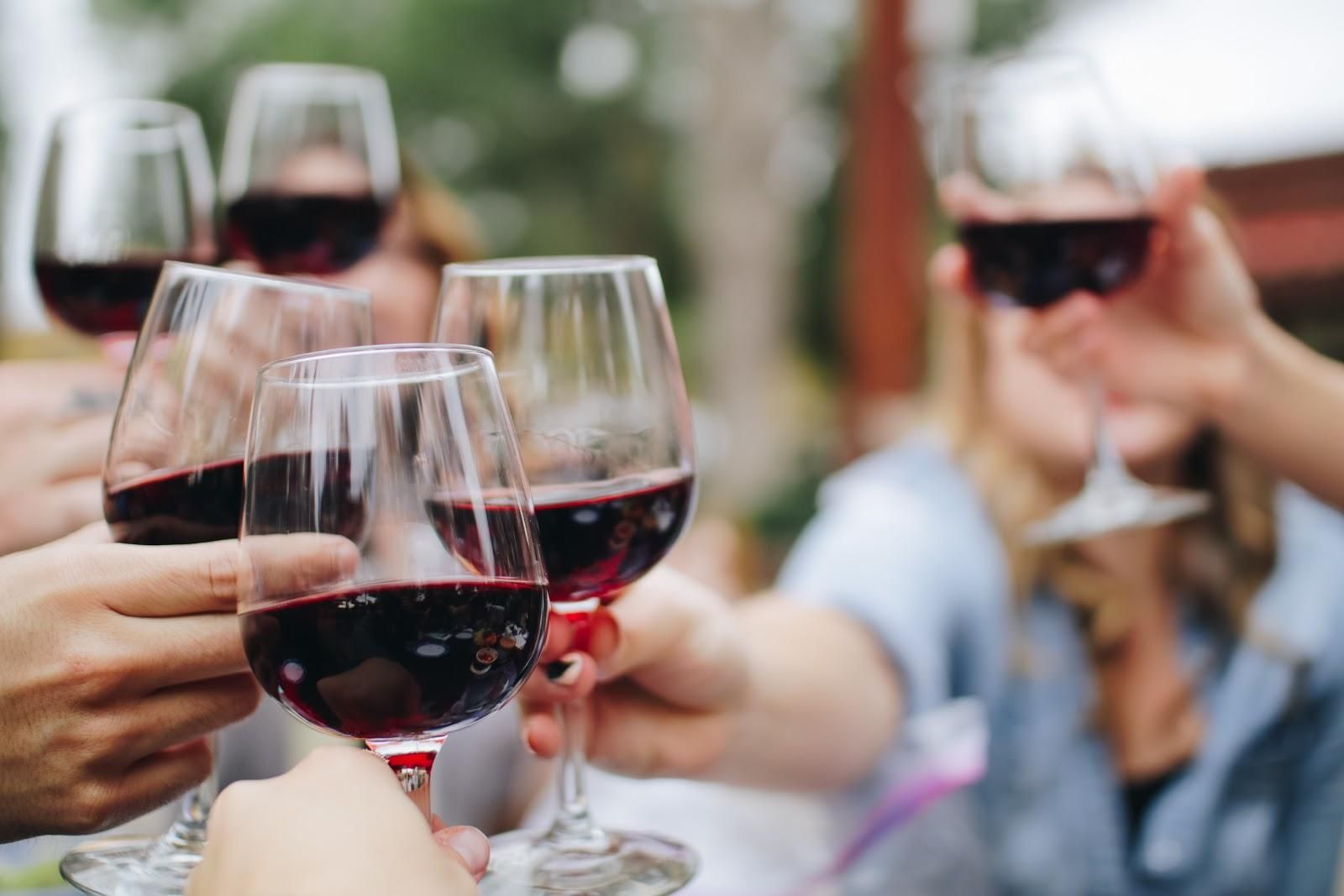Корисне для здоров'я: 7 фактів про червоне вино