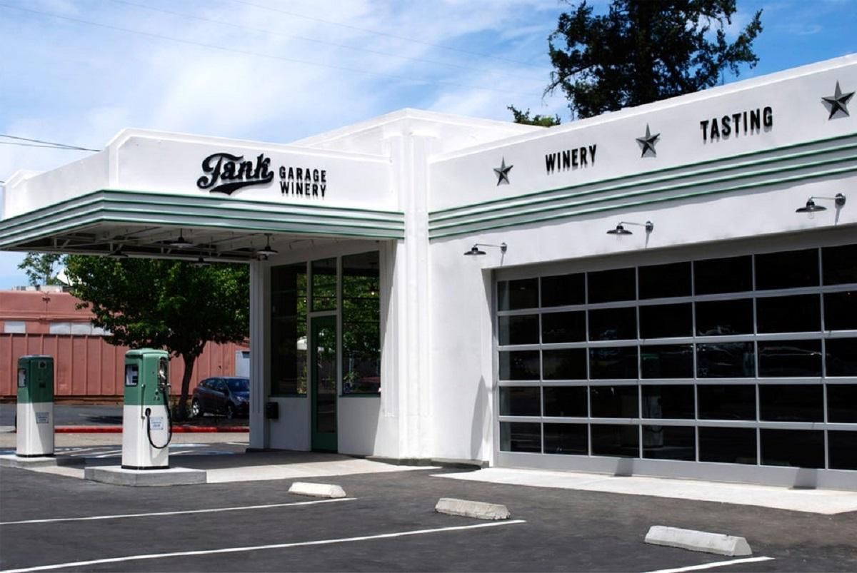 Tank Garage Winery: винодельня на автозаправке Tank Garage Winery: винодельня на автозаправке