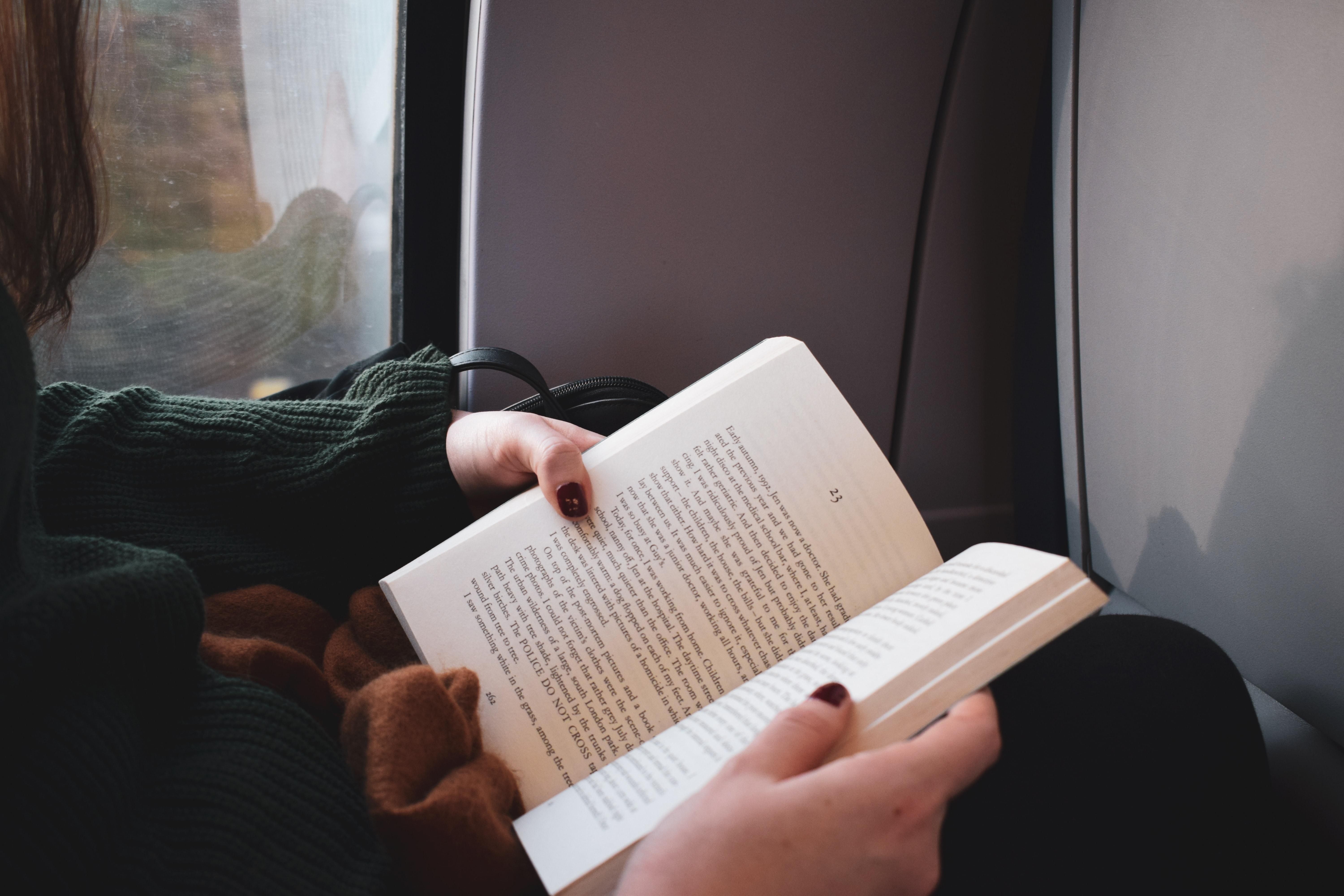 Як не потрібно читати книги: розбираємо шкідливі читацькі звички
