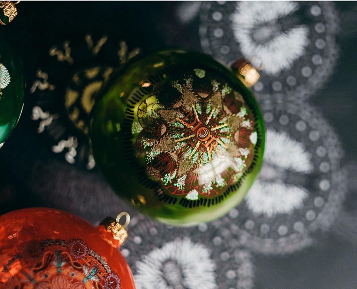 Dior випустили ялинкові іграшки вартістю 600 доларів: як вони виглядають – фото Dior випустили ялинкові іграшки вартістю 600 доларів: як вони виглядають – фото