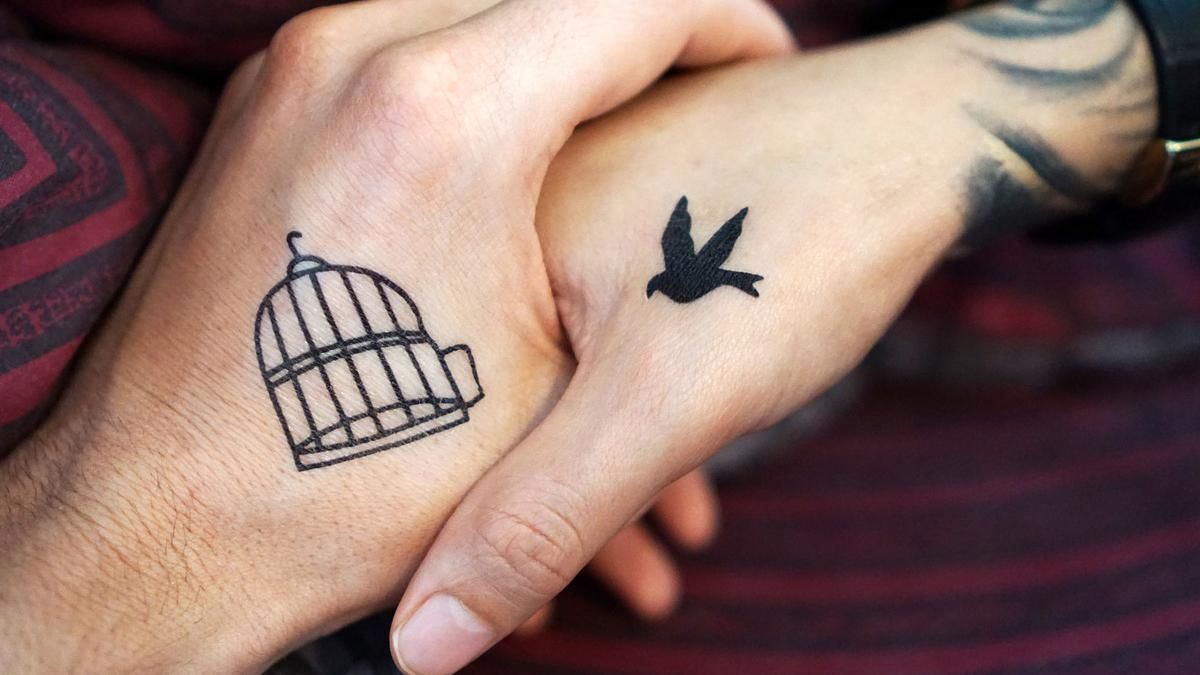15 неожиданных татуировок, которые могут двигаться: фото