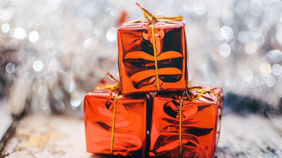 Як зекономити на день народження: сестри дарують одну й ту саму листівку вже 32 роки Як зекономити на день народження: сестри дарують одну й ту саму листівку вже 32 роки