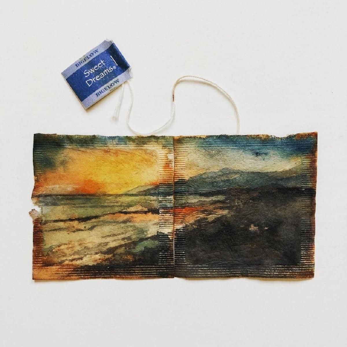 Художниця малює цілі картини на звичайних чайних пакетиках: вражаючі ілюстрації Художниця малює цілі картини на звичайних чайних пакетиках: вражаючі ілюстрації