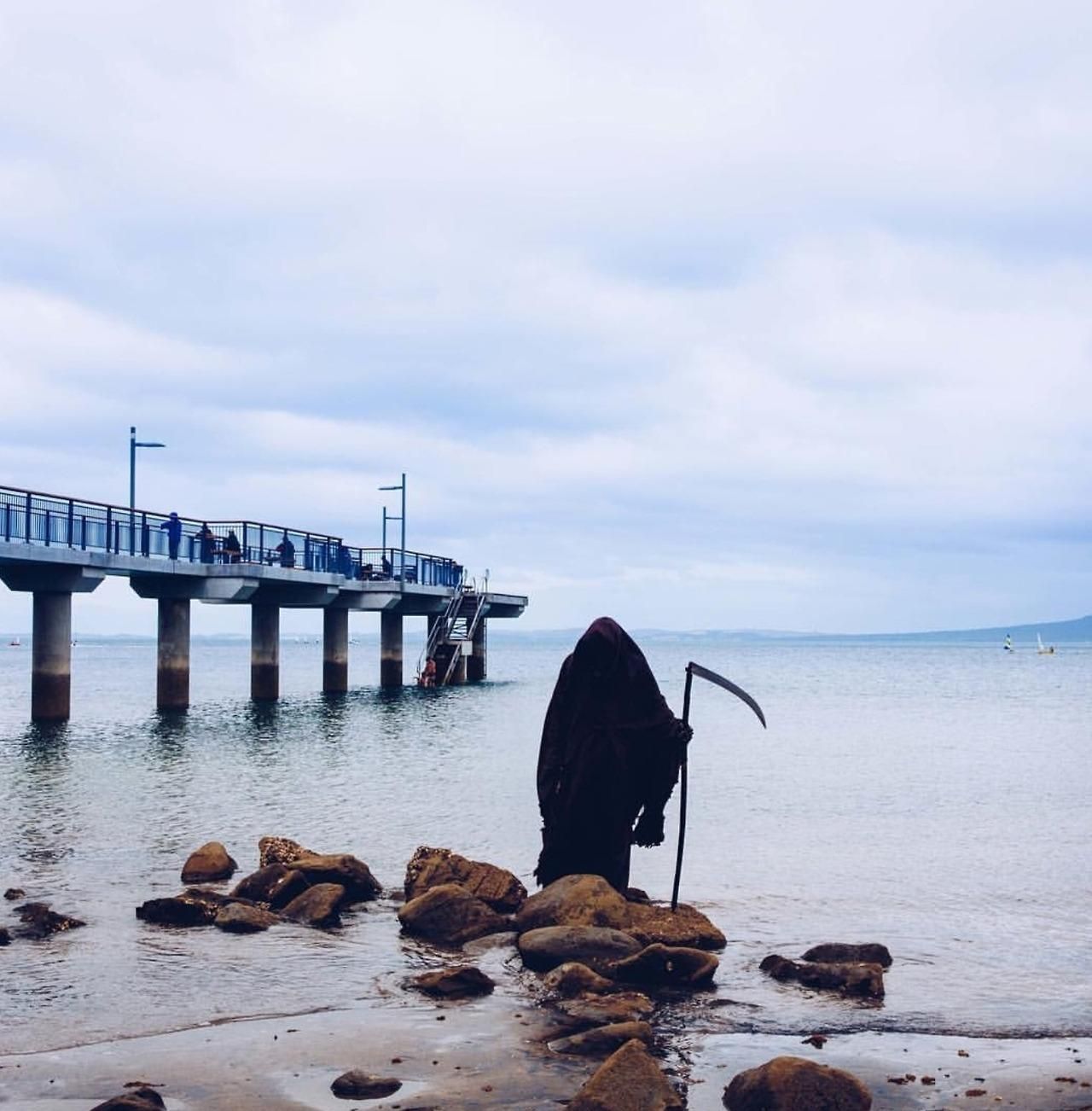 Жнец на пляжах Флориды: о чем он напоминает отдыхающим Жнец на пляжах Флориды: о чем он напоминает отдыхающим