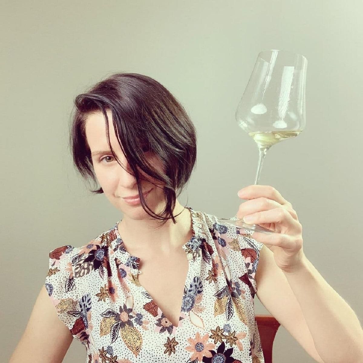 От уличного музыканта до самого известного винного блогера: история успеха Мадлен Пакетт От уличного музыканта до самого известного винного блогера: история успеха Мадлен Пакетт