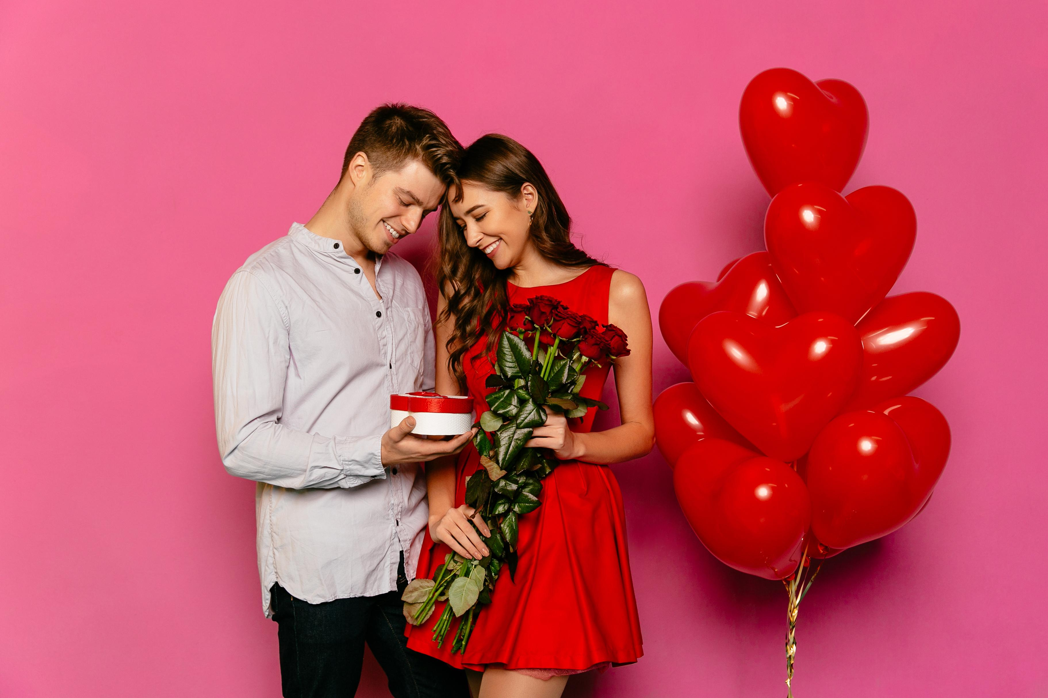 Жінки хочуть зізнань у коханні, чоловіки - електроніку: опитування до Дня Валентина