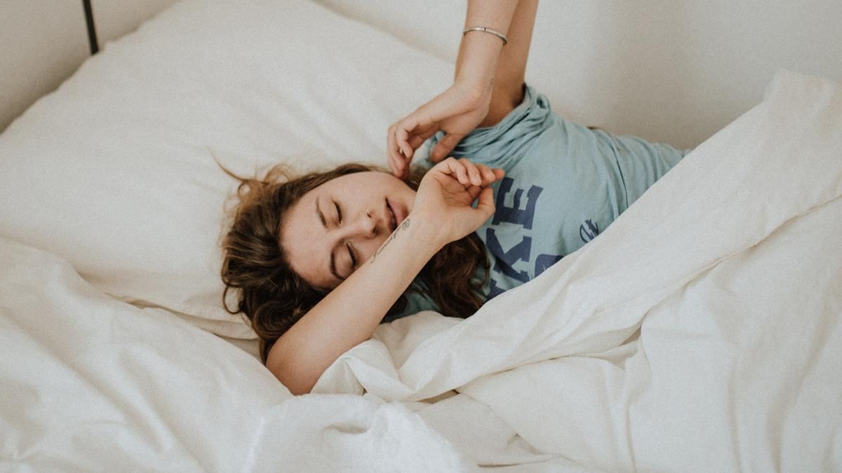 Врач поделилась секретом, как быстро заснуть: все дело в носках Врач поделилась секретом, как быстро заснуть: все дело в носках