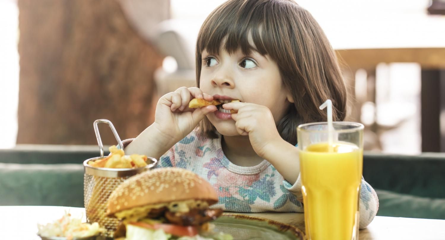 Їж з хлібом: 5 харчових звичок з дитинства, які заважають нам худнути – думка експертки  