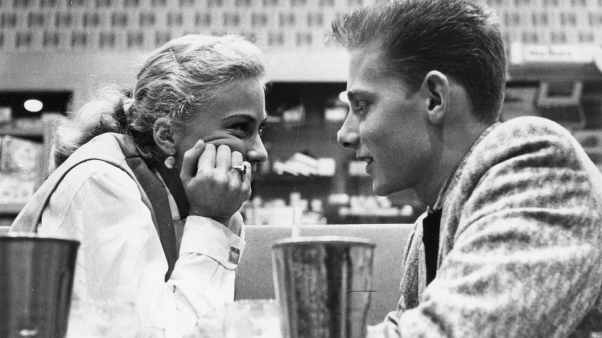 Такого вже не буде: як змінилися побачення за 100 років Такого вже не буде: як змінилися побачення за 100 років