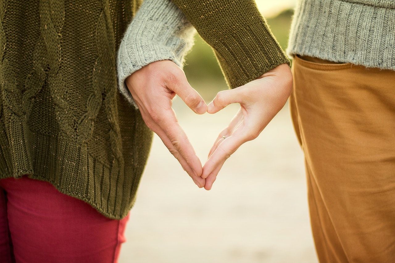 Як додати романтики у стосунки без квітів та шоколадок: 7 способів від психолога