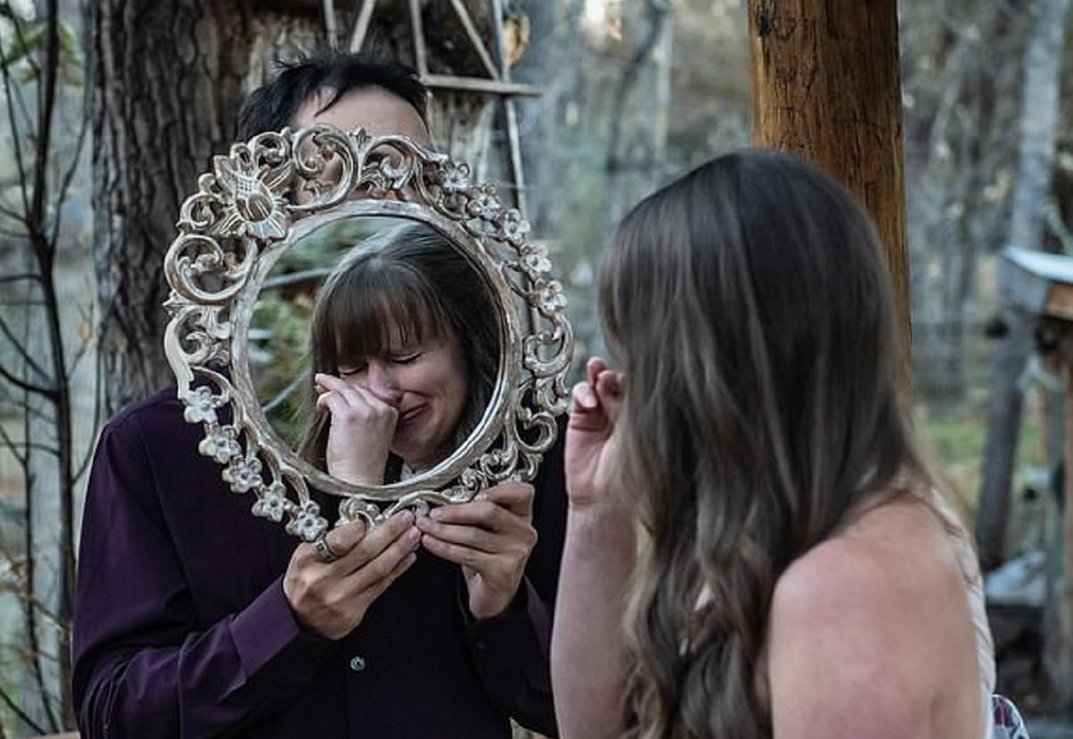 Дівчина порвала з нареченим і одружилась сама з собою Дівчина порвала з нареченим і одружилась сама з собою