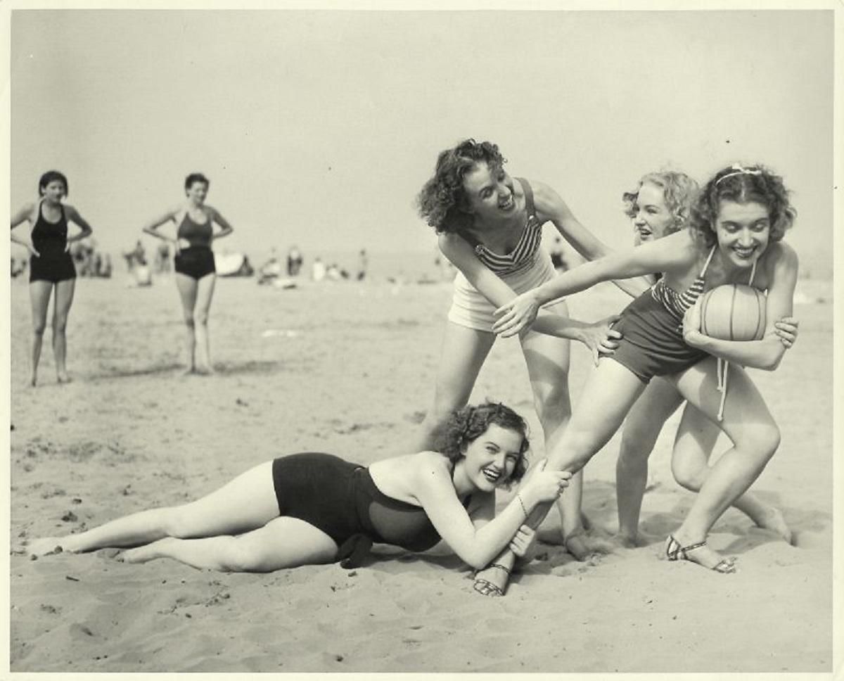 У чому плавали жінки у 30-х роках
