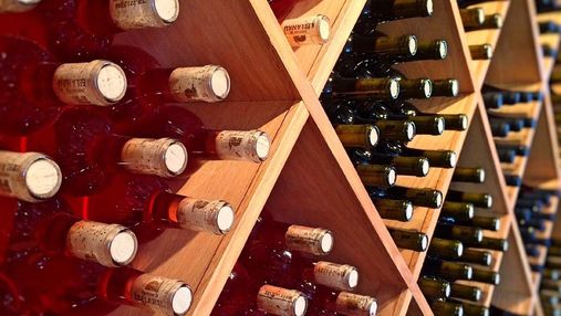 Як правильно зберігати вино вдома: важливі поради