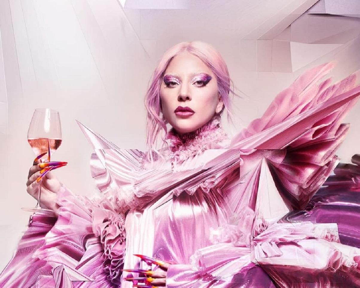 Леди Гага стала лицом французского элитного шампанского 