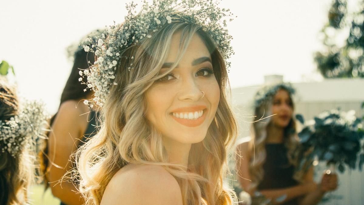 Оце так тату: наречена стала знаменитою через дивне фото у весільному платті Оце так тату: наречена стала знаменитою через дивне фото у весільному платті