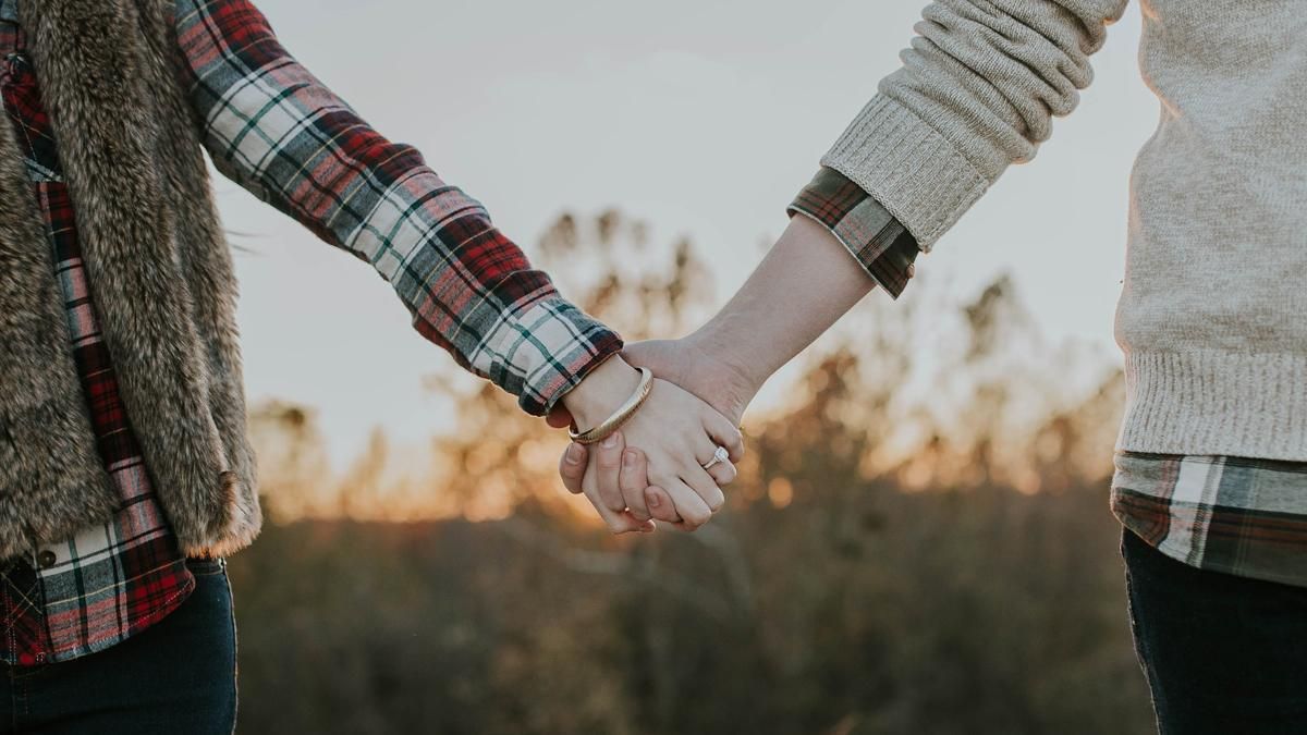 Дівчина ледь не нокаутувала хлопця під час пропозиції: кумедне відео Дівчина ледь не нокаутувала хлопця під час пропозиції: кумедне відео