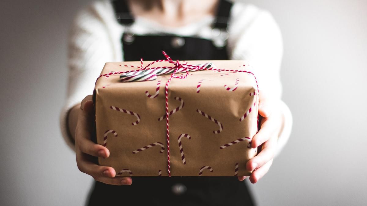 Девушка не открывала загадочный подарок от друга 5 лет: что там было Девушка не открывала загадочный подарок от друга 5 лет: что там было