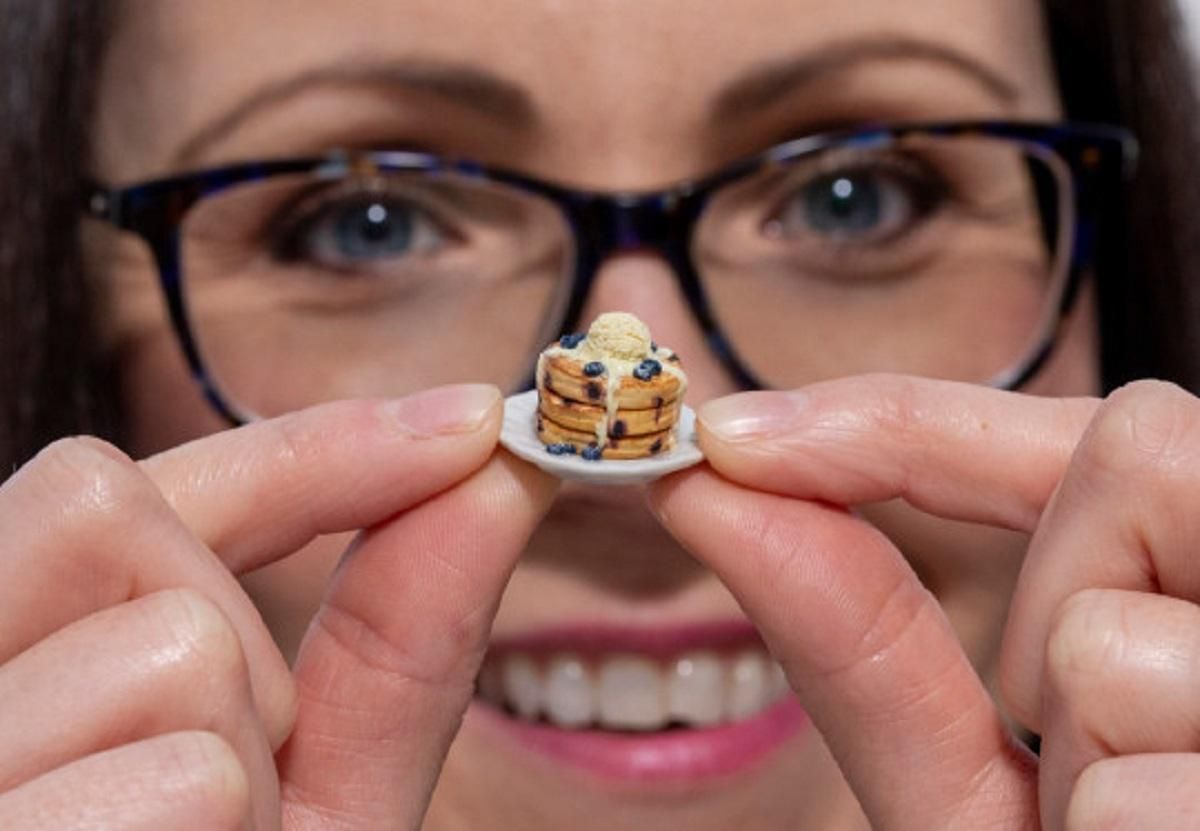 Менше мізинця: жінка створює крихітні страви для лялькового будиночка - фото - Life Менше мізинця: жінка створює крихітні страви для лялькового будиночка - фото - Life