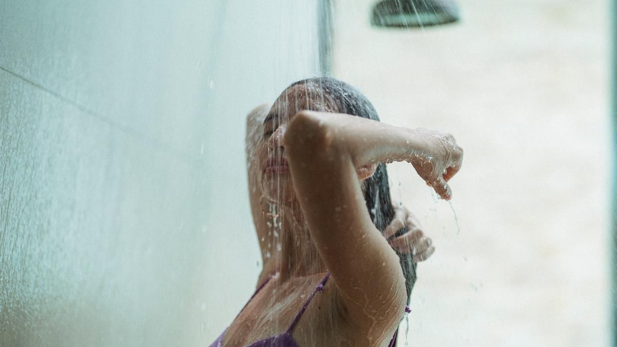 Чому не можна користуватися мочалкою у душі: пояснює дерматолог Чому не можна користуватися мочалкою у душі: пояснює дерматолог