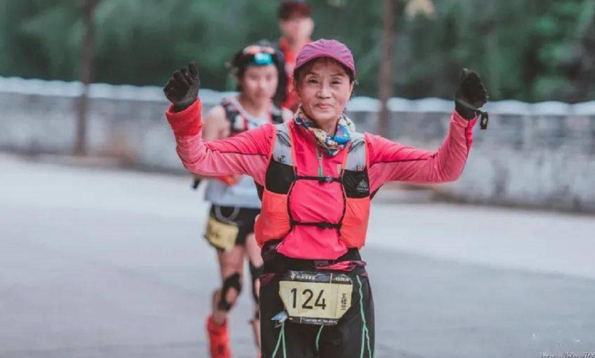 Супербабуся: 70-річна пенсіонерка, яка пробігла понад 100 марафонів - Life