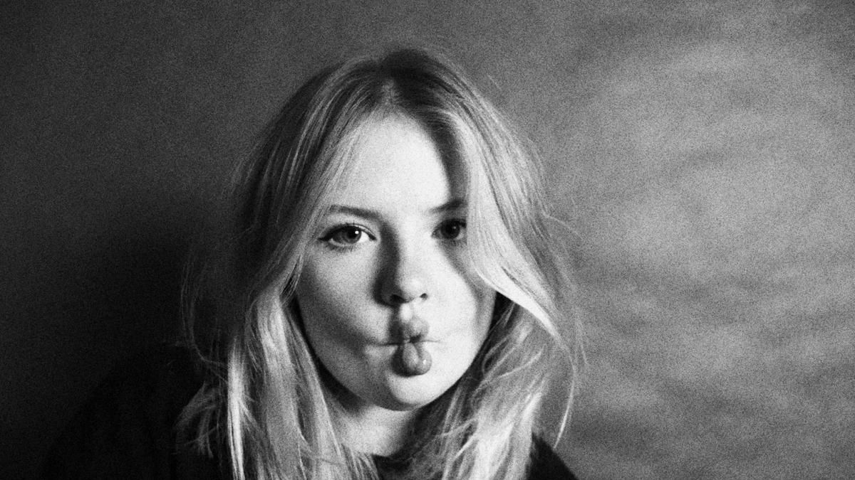 "Геніальна" ідея: дівчина "поховала" себе, щоб подивитися на реакцію колишнього "Геніальна" ідея: дівчина "поховала" себе, щоб подивитися на реакцію колишнього