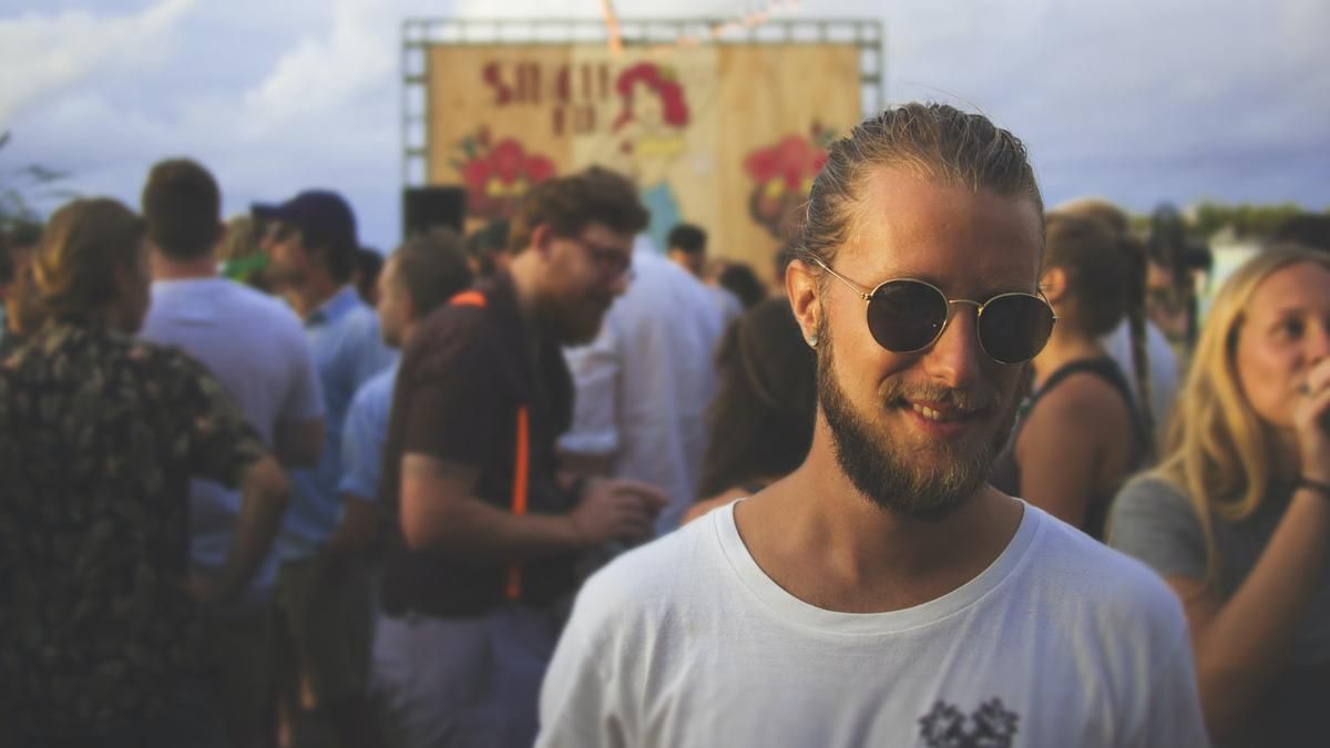 Актер никогда в жизни не стриг свои волосы: как он выглядит – фото Актер никогда в жизни не стриг свои волосы: как он выглядит – фото