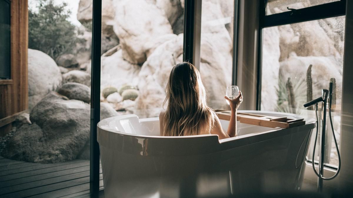 Девушка случайно пролежала в ванной 16 часов: что с ней случилось Девушка случайно пролежала в ванной 16 часов: что с ней случилось