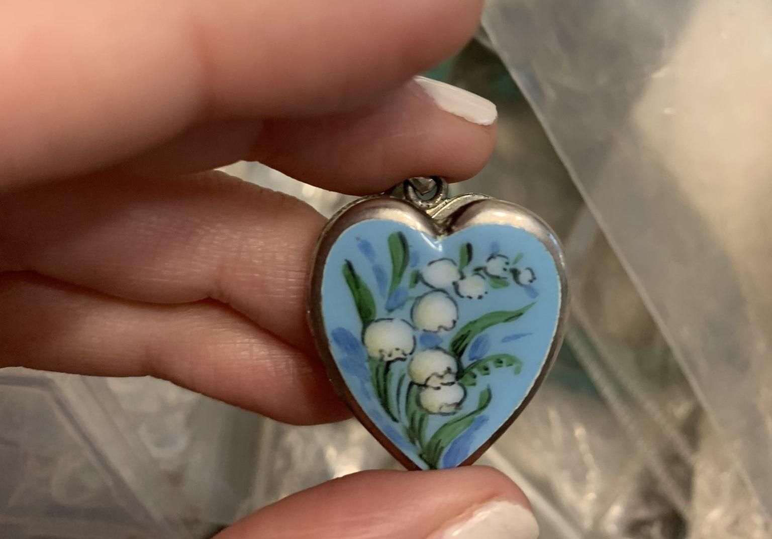 Неожиданное фото в старом медальоне бабушки Неожиданное фото в старом медальоне бабушки