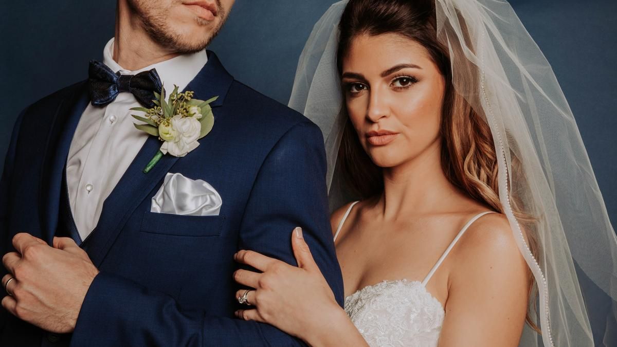 Вони про це не знали: жінка одночасно вийшла заміж за двох чоловіків Вони про це не знали: жінка одночасно вийшла заміж за двох чоловіків