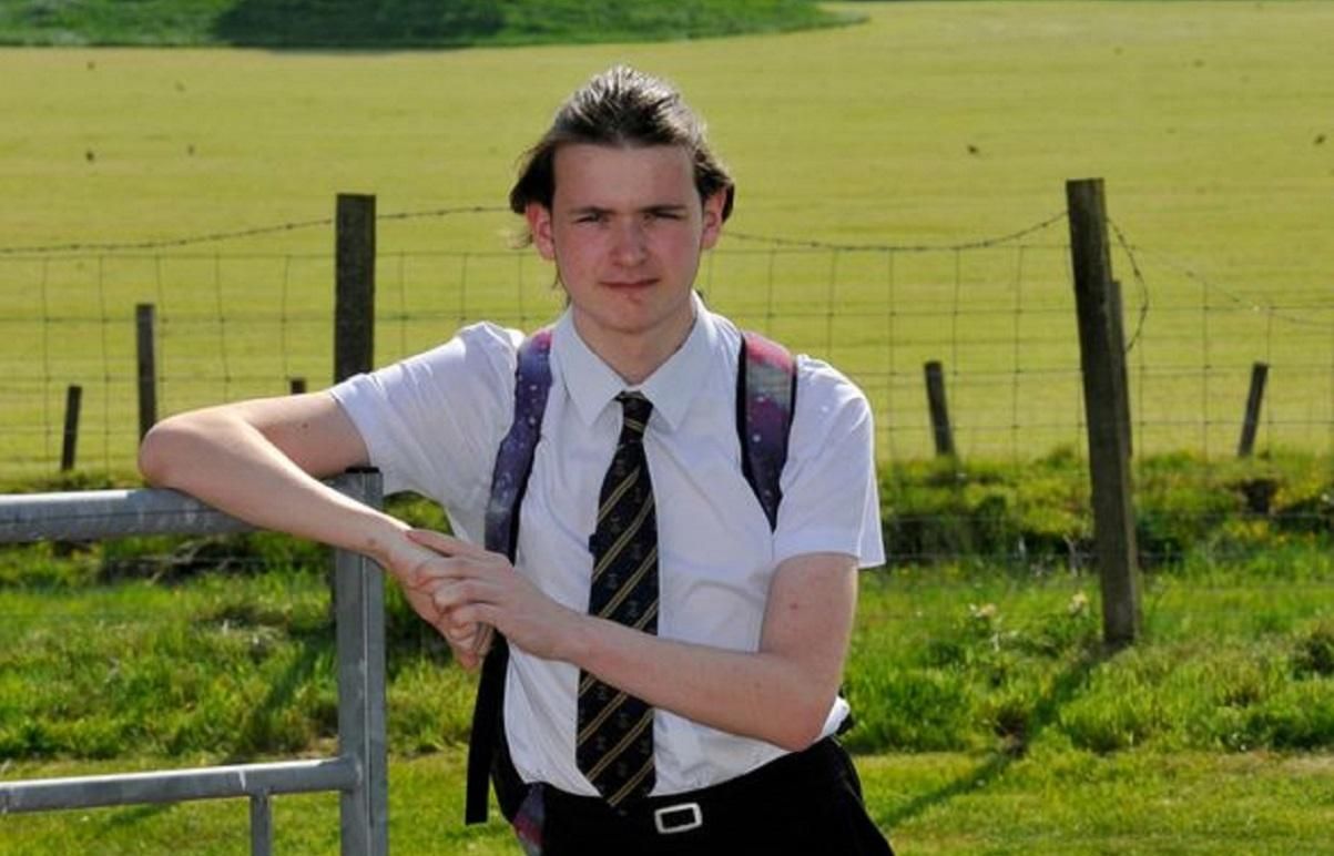 Хлопця вигнали з уроків через шорти: він знайшов оригінальний вихід - Life Хлопця вигнали з уроків через шорти: він знайшов оригінальний вихід - Life