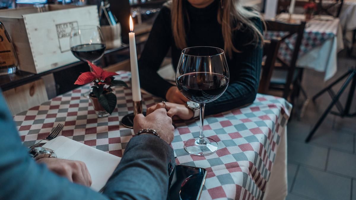 Дівчина викрила жахливий секрет незнайомця на побаченні: що він приховував Дівчина викрила жахливий секрет незнайомця на побаченні: що він приховував