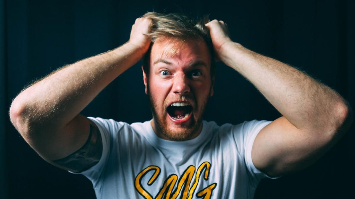 Скільки ти заробляєш: батьки дівчини вигнали хлопця з дому через зарплату Скільки ти заробляєш: батьки дівчини вигнали хлопця з дому через зарплату