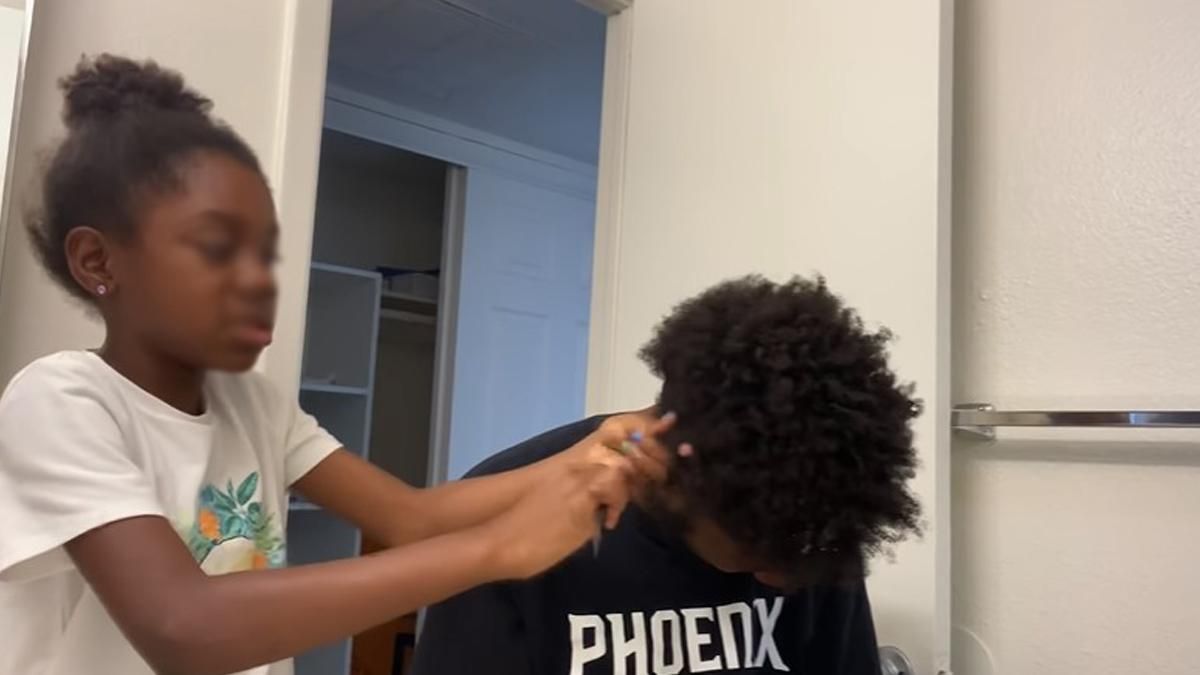 Батько дозволив 9-річній дочці постригти його волосся: результат здивував Батько дозволив 9-річній дочці постригти його волосся: результат здивував