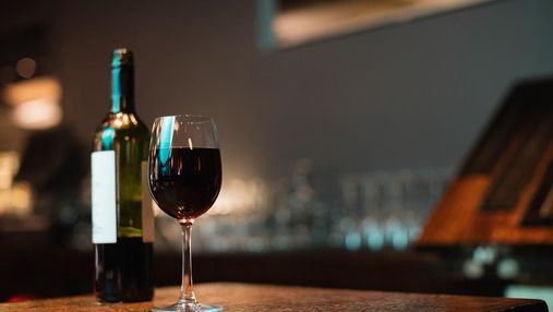 Скільки може зберігатись відкрита пляшка вина: корисні поради

