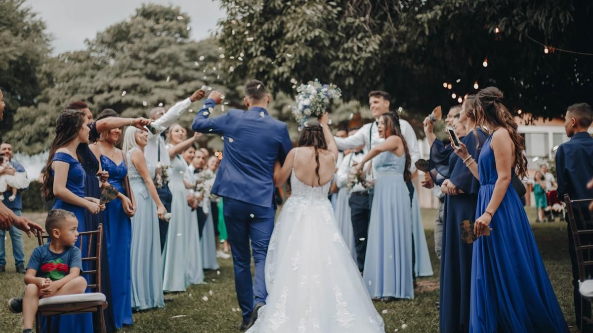 Невеста умоляла гостей вымыть посуду на свадьбе: почему она это просила Невеста умоляла гостей вымыть посуду на свадьбе: почему она это просила