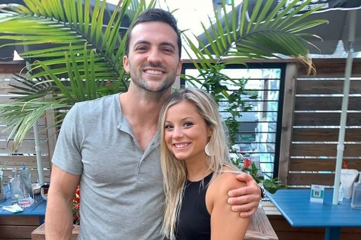 Парень пролетел тысячу километров, чтобы пойти на первое свидание: все из-за одного комментария - Life Парень пролетел тысячу километров, чтобы пойти на первое свидание: все из-за одного комментария - Life