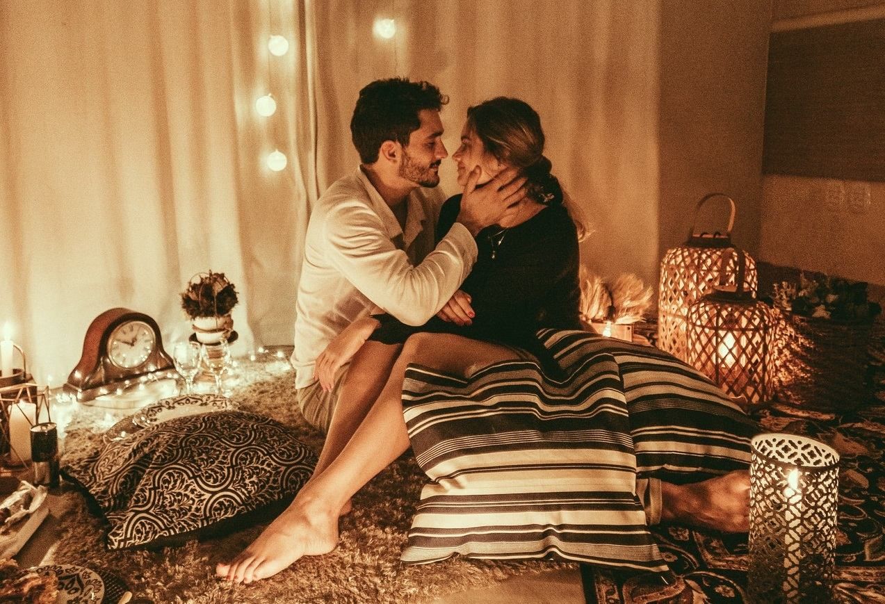 Романтичне побачення, не виходячи з дому Романтичне побачення, не виходячи з дому