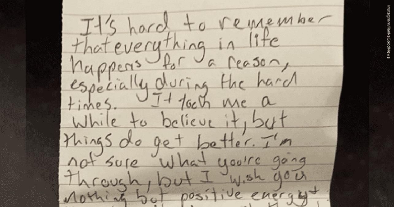 Незнакомец в метро удивил расстроенную девушку письмом: что он ей написал - Life