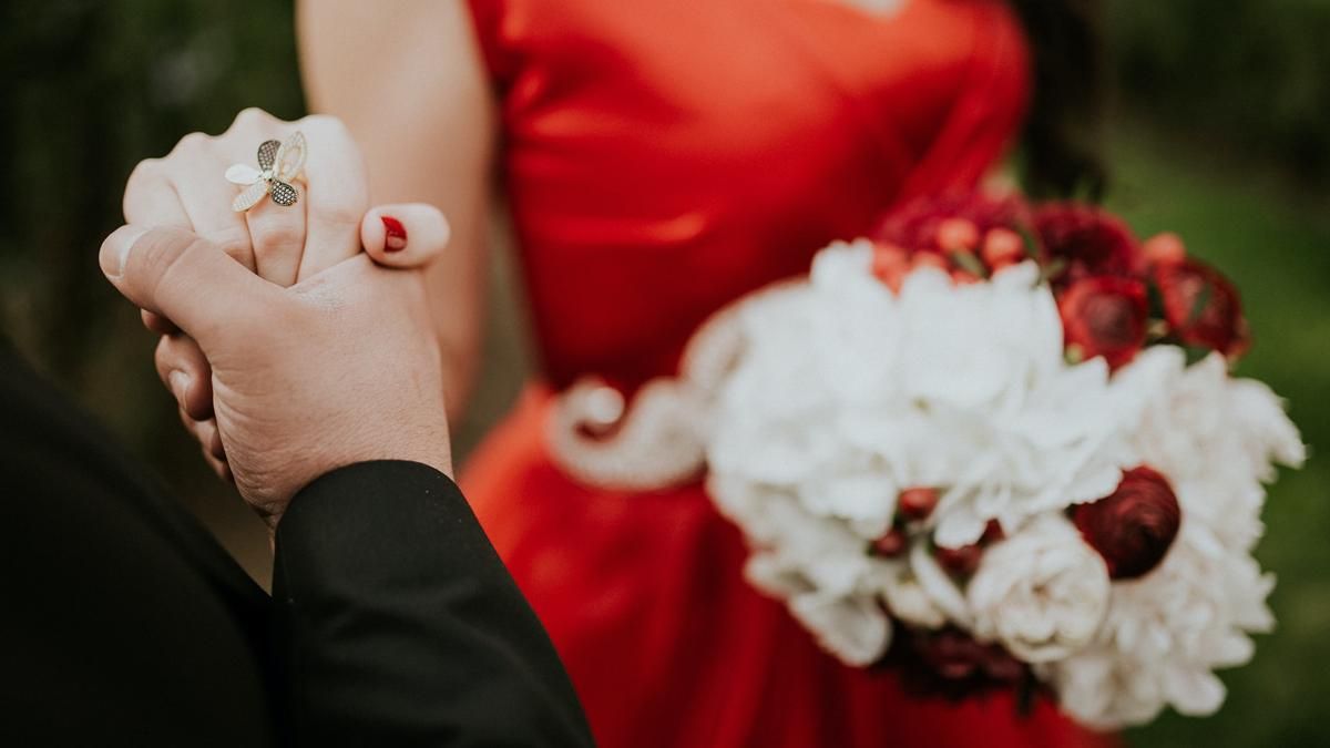 Дівчина відмовляється йти на весілля через скандал із платтям: у чому проблема - Life