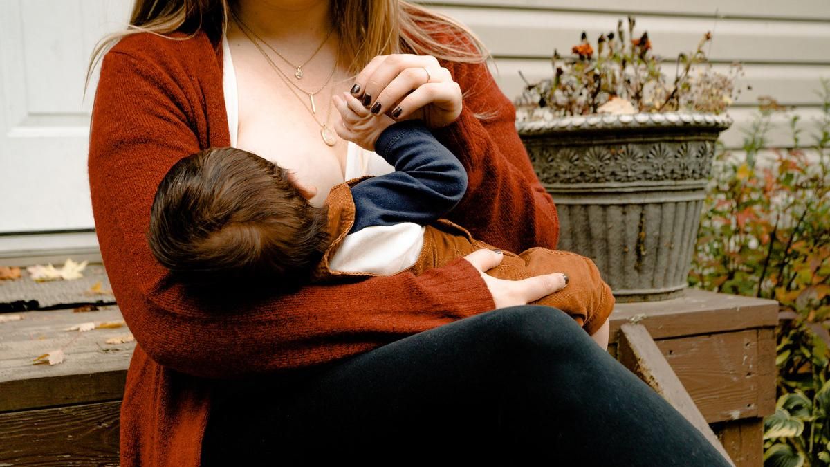 Мужчина опозорился в кафе: он наехал на маму, которая кормила ребенка Мужчина опозорился в кафе: он наехал на маму, которая кормила ребенка