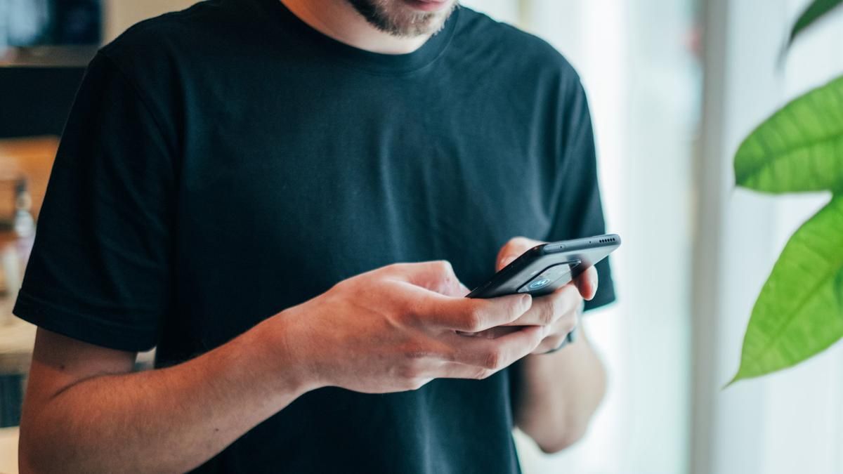 Сын удивил родных в семейном чате: вместо него отвечал секретарь Сын удивил родных в семейном чате: вместо него отвечал секретарь