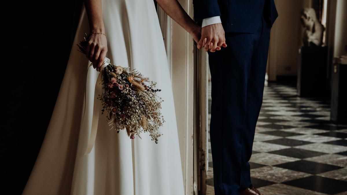 Дикий поступок: свекровь пыталась отравить невесту на свадьбе Дикий поступок: свекровь пыталась отравить невесту на свадьбе