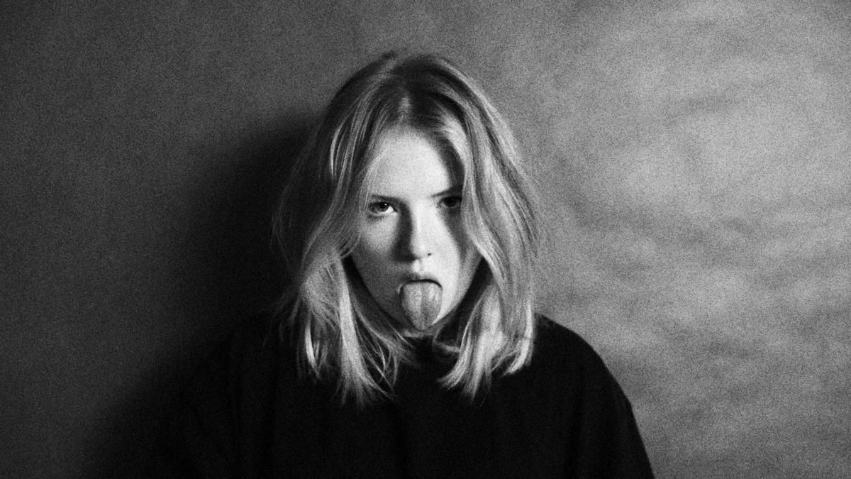 Дочка не хоче йти на весілля свого тата: наречена роздратувала її своїми вимогами Дочка не хоче йти на весілля свого тата: наречена роздратувала її своїми вимогами