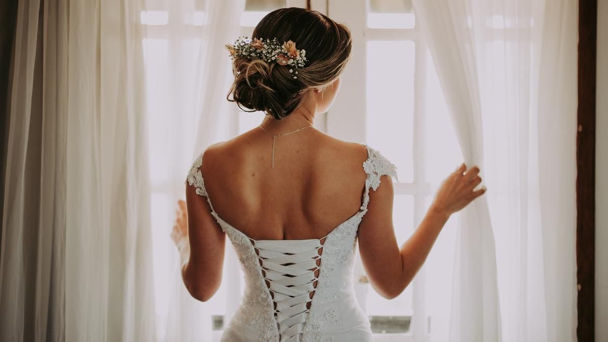 Невеста просит у незнакомцев дать ей деньги на свадьбу: забавное фото Невеста просит у незнакомцев дать ей деньги на свадьбу: забавное фото