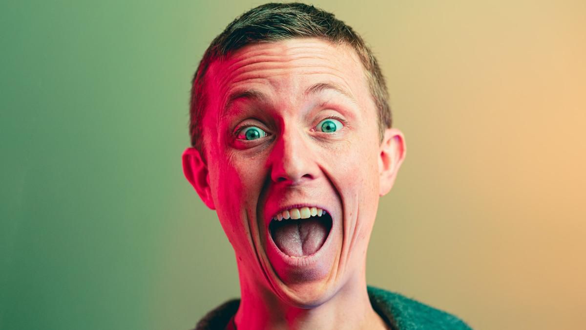 О чем он думал: жених пришел на свадьбу в шортах и футболке О чем он думал: жених пришел на свадьбу в шортах и футболке